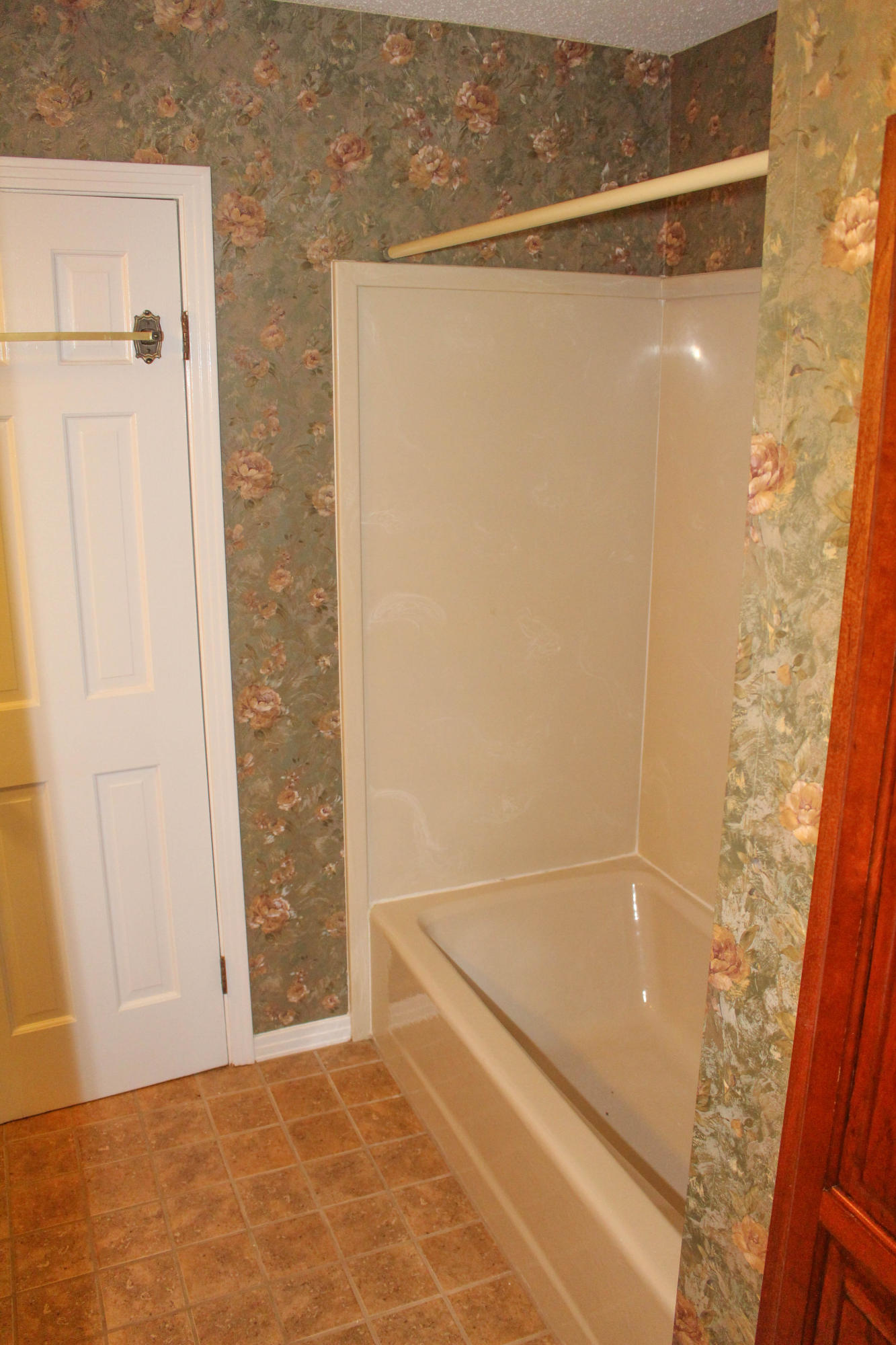 HOLLY HILLS - Residential