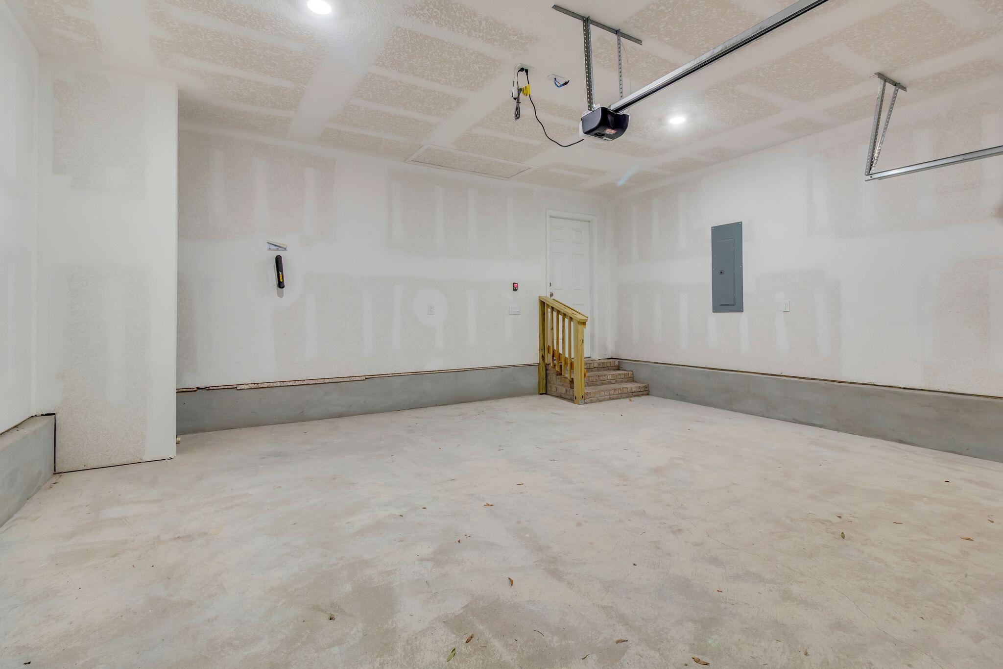 ROYAL ESTATES - Residential Lease