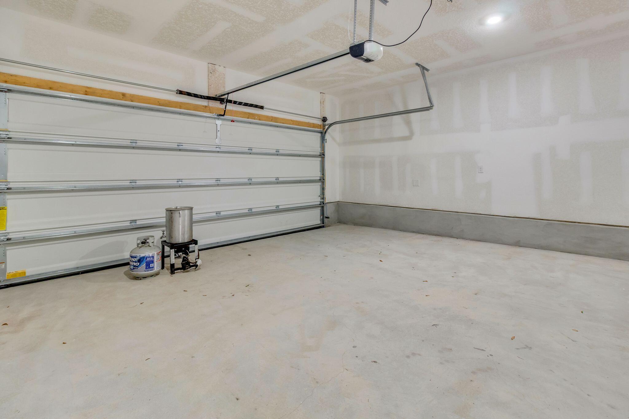 ROYAL ESTATES - Residential Lease