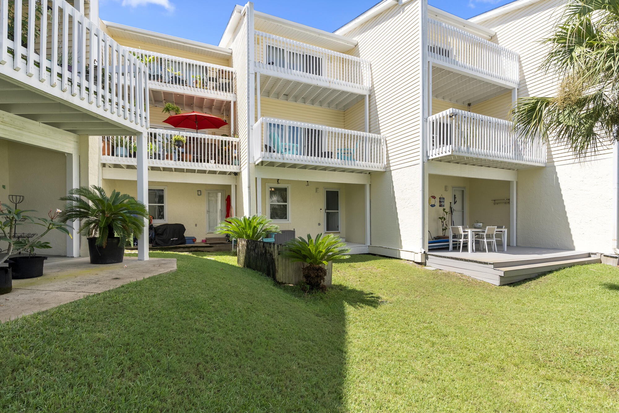 PARADISE POINT T/H - Residential