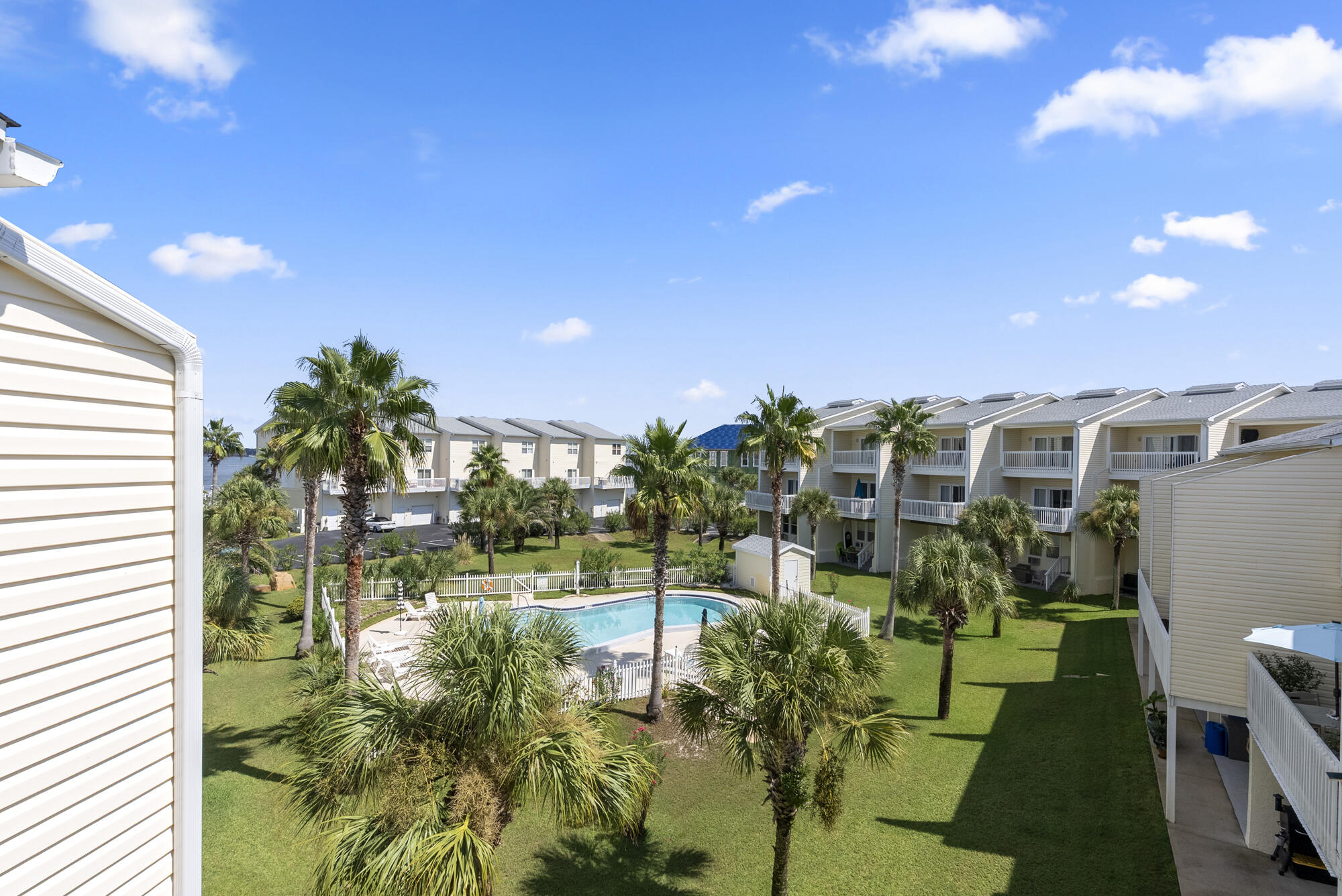 PARADISE POINT T/H - Residential