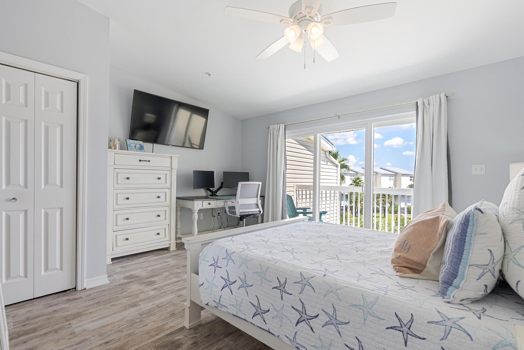 PARADISE POINT T/H - Residential