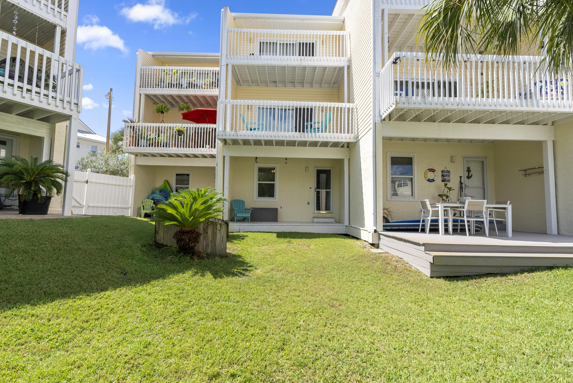 PARADISE POINT T/H - Residential