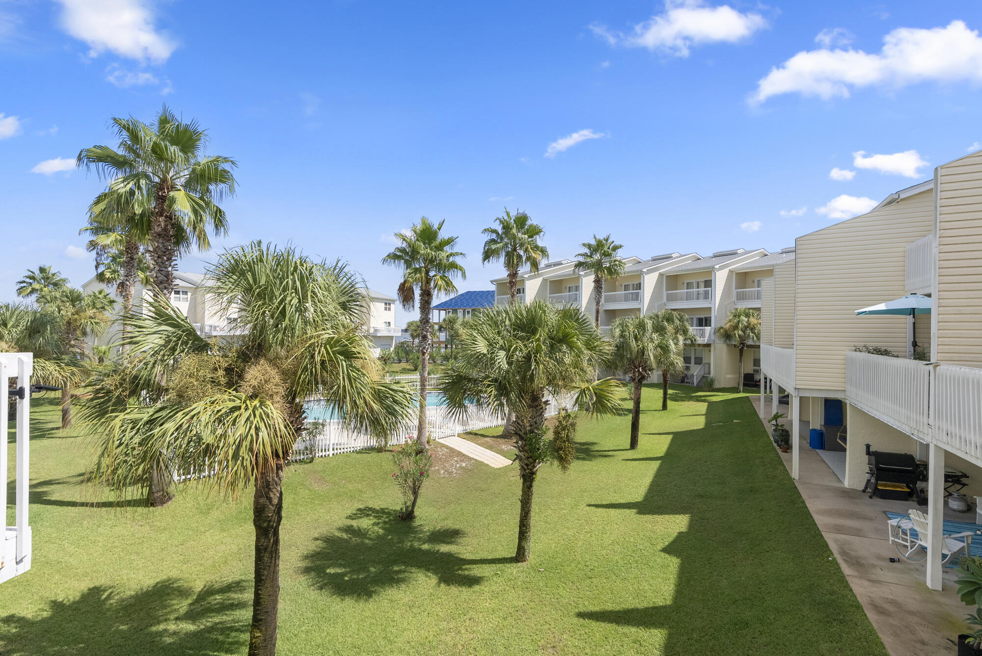 PARADISE POINT T/H - Residential