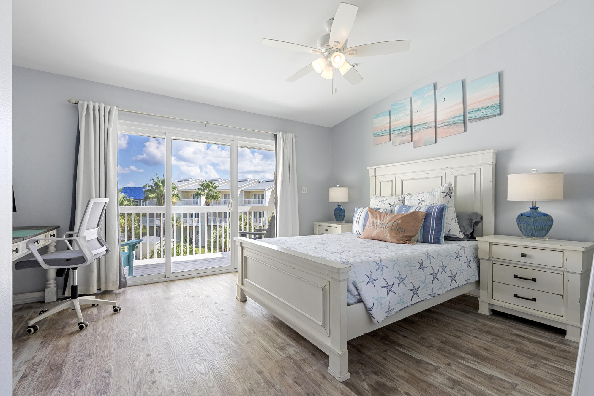 PARADISE POINT T/H - Residential