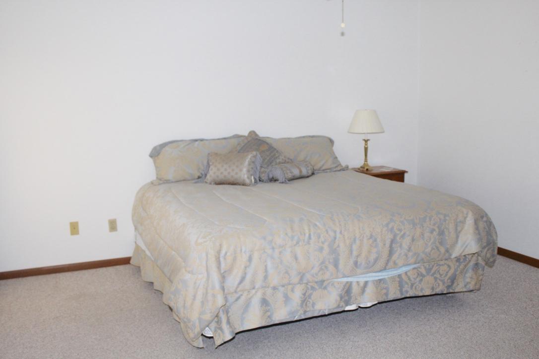 COUNTRY CLUB ESTATES - Residential