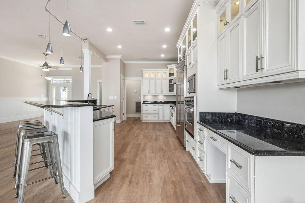 LIGHTHOUSE POINTE - Residential