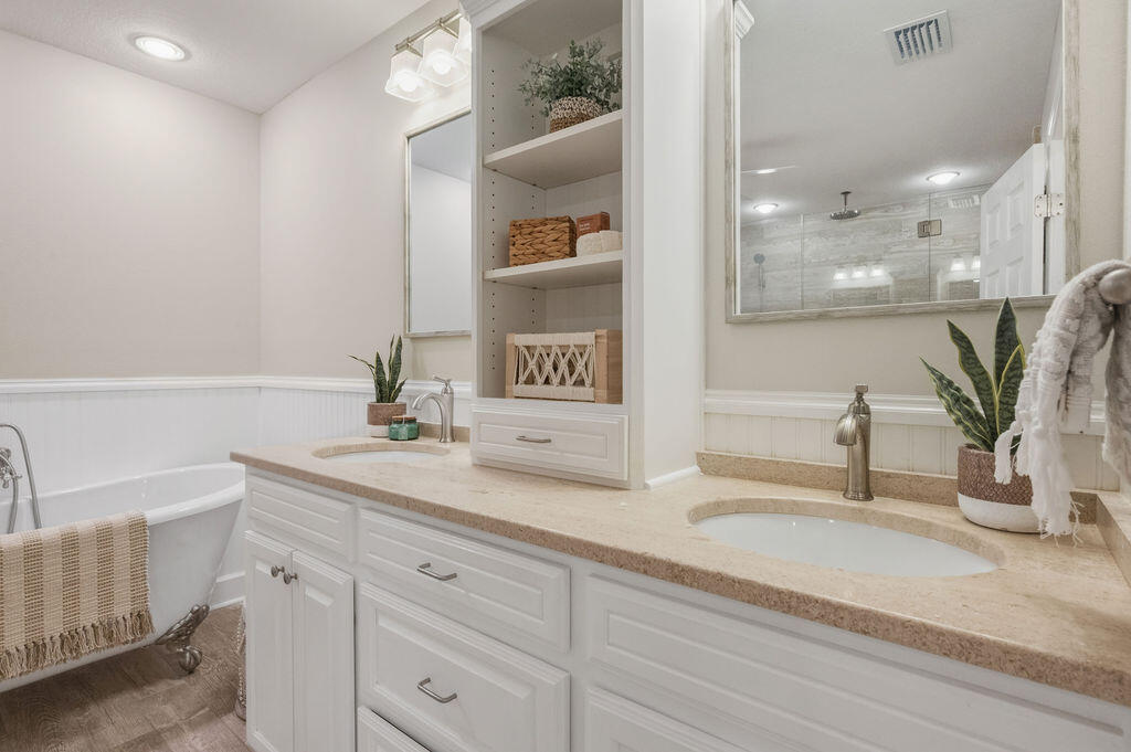 LIGHTHOUSE POINTE - Residential