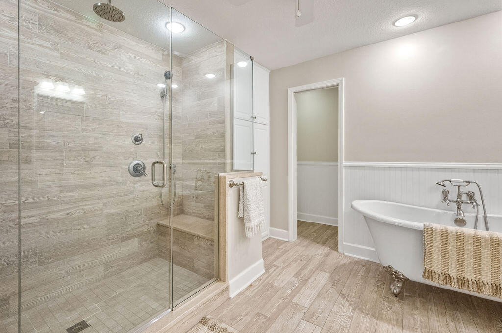 LIGHTHOUSE POINTE - Residential