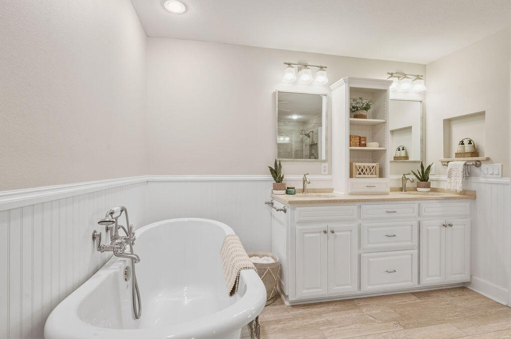 LIGHTHOUSE POINTE - Residential