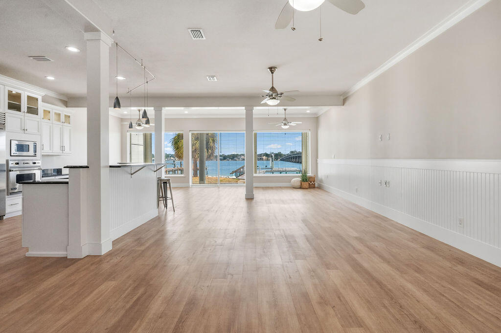 LIGHTHOUSE POINTE - Residential