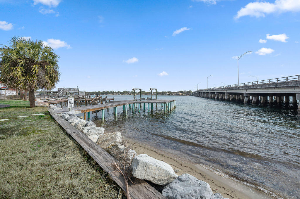 LIGHTHOUSE POINTE - Residential