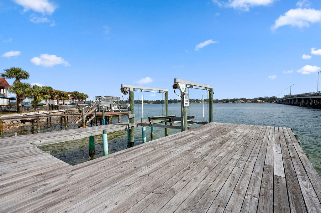 LIGHTHOUSE POINTE - Residential