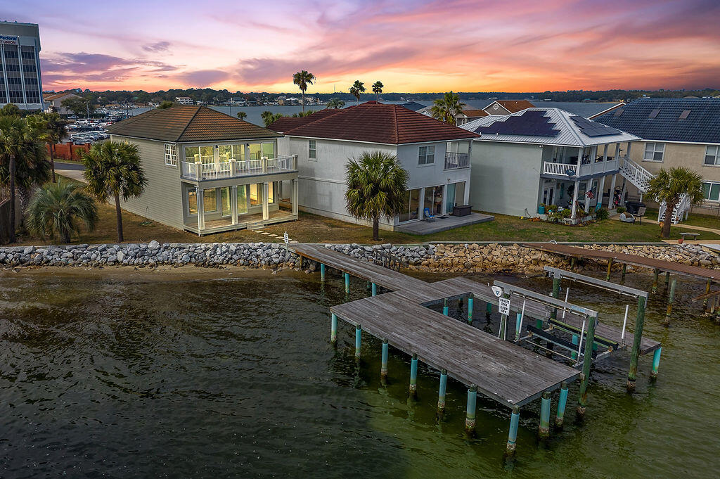 LIGHTHOUSE POINTE - Residential