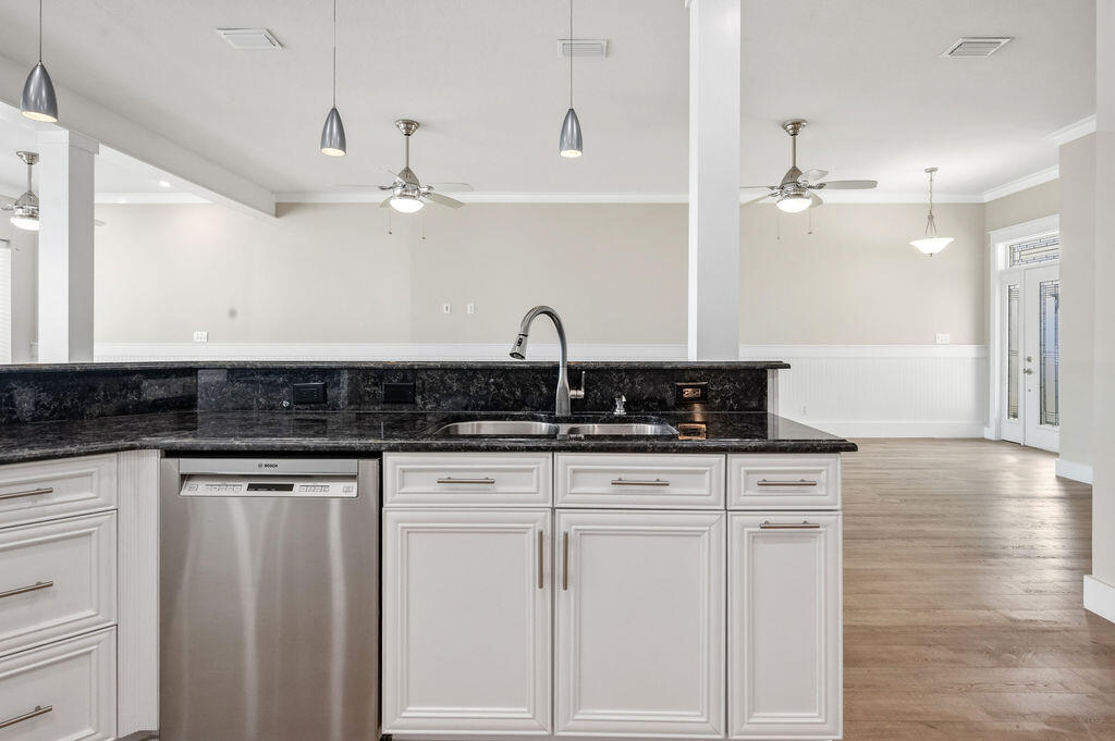 LIGHTHOUSE POINTE - Residential