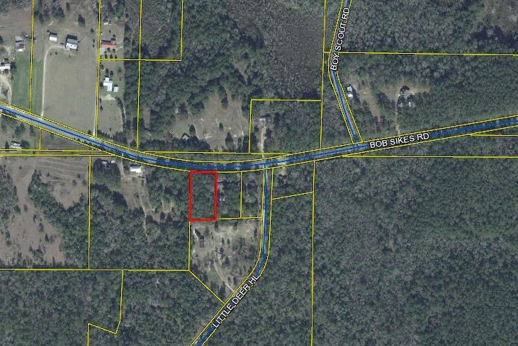 Approximately 1 acre in one of the most sought after locations in DeFuniak Springs. Paved road frontage. Nicely wooded. Only minutes to town. Easy access to Eglin.