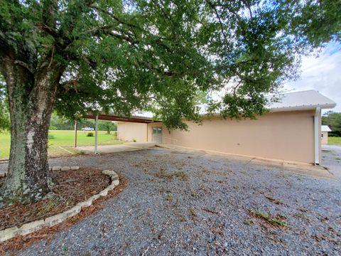 Photo of 47 Dr Roberts Drive, DeFuniak Springs, FL 32433 (MLS # 988083) Photo of 47 Dr Roberts Drive, DeFuniak Springs, FL 32433 (MLS # 988083)