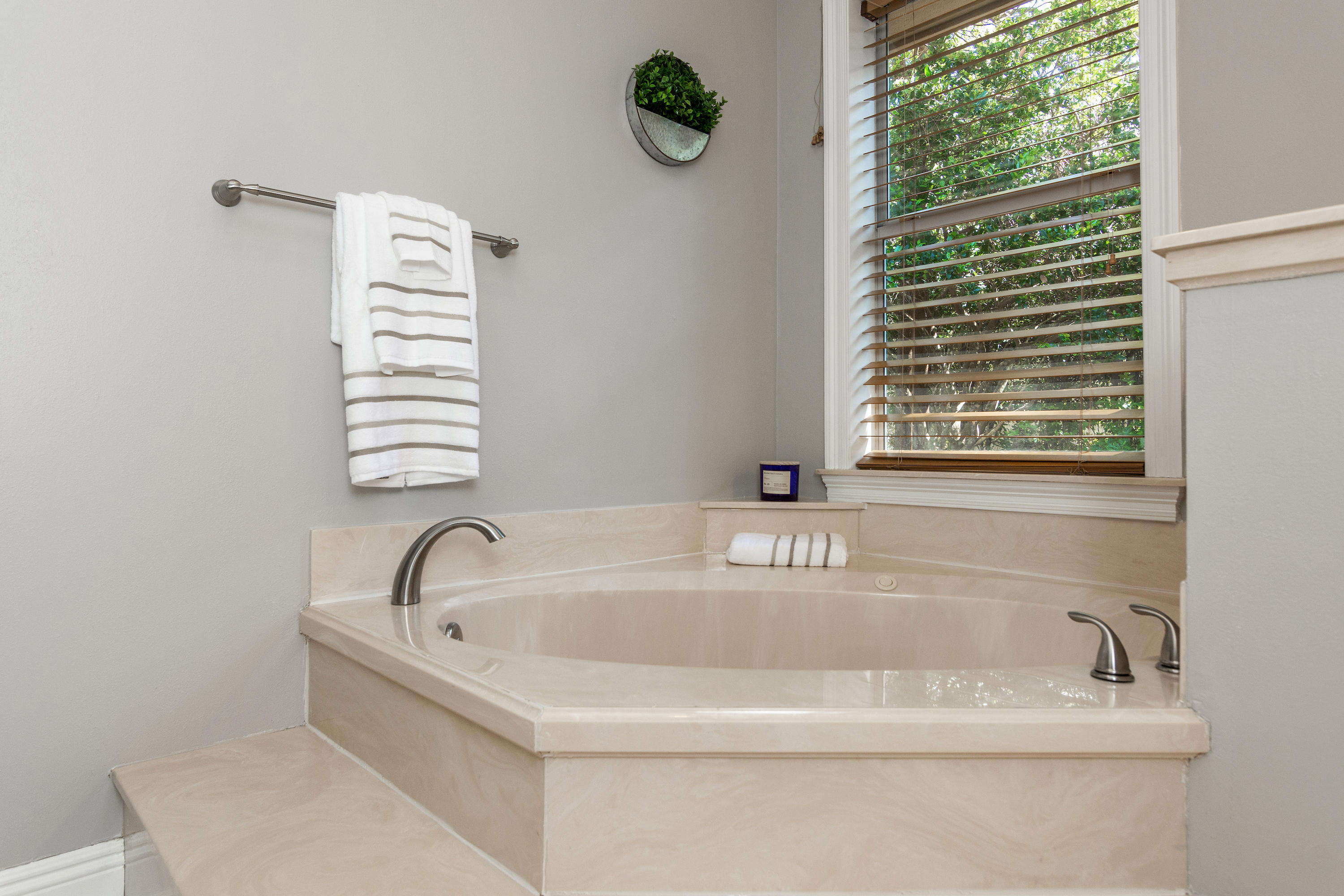 HOLIDAY SHORES ESTATES - Residential