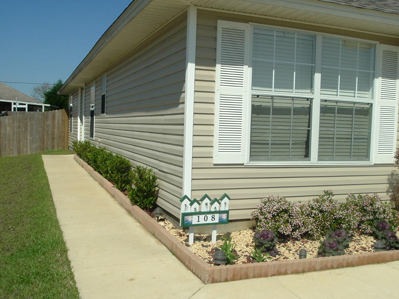 SOUTHWAY EST 2ND ADD LOT 12 BLK 1 - Residential Lease