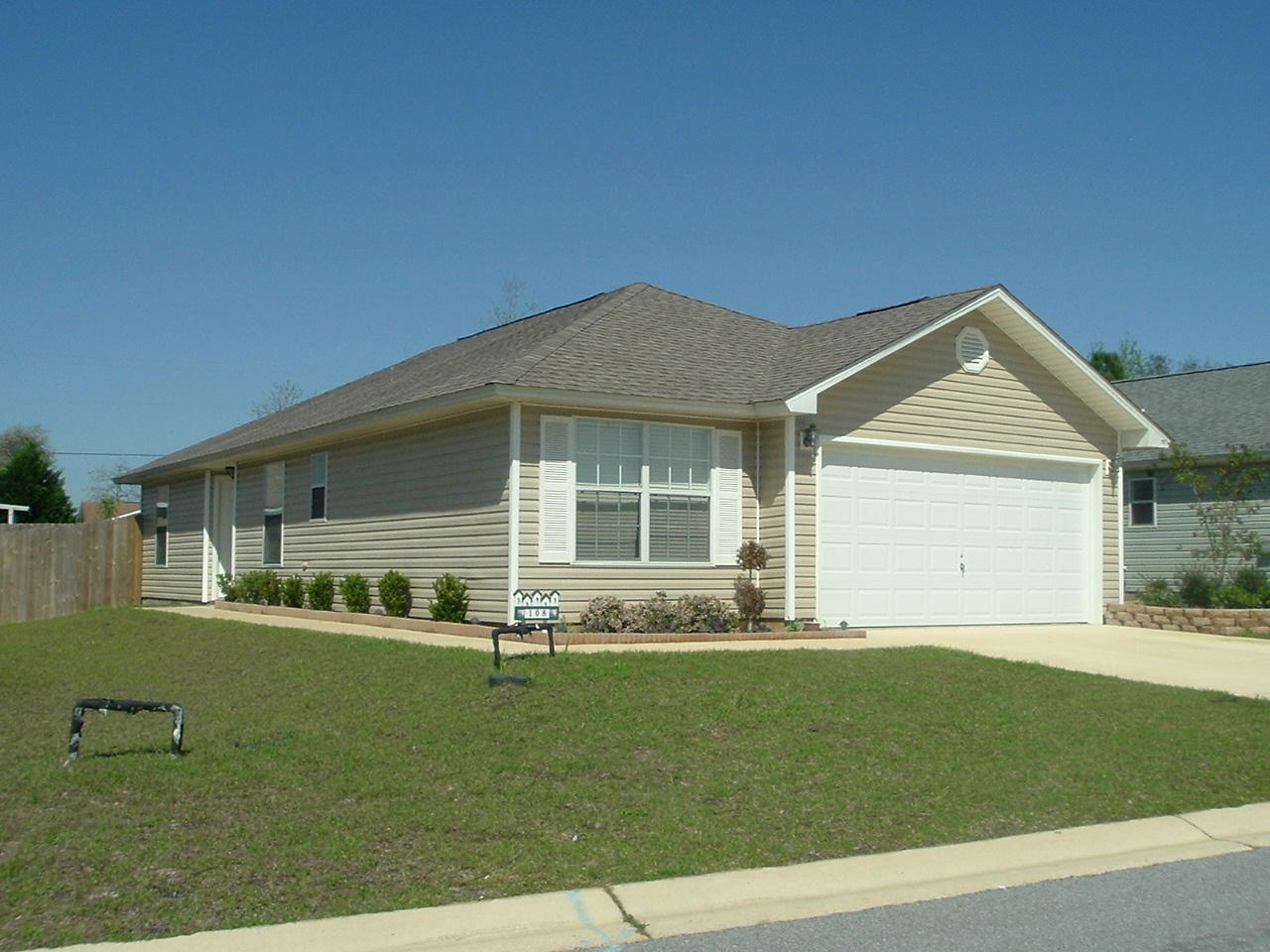 SOUTHWAY EST 2ND ADD LOT 12 BLK 1 - Residential Lease