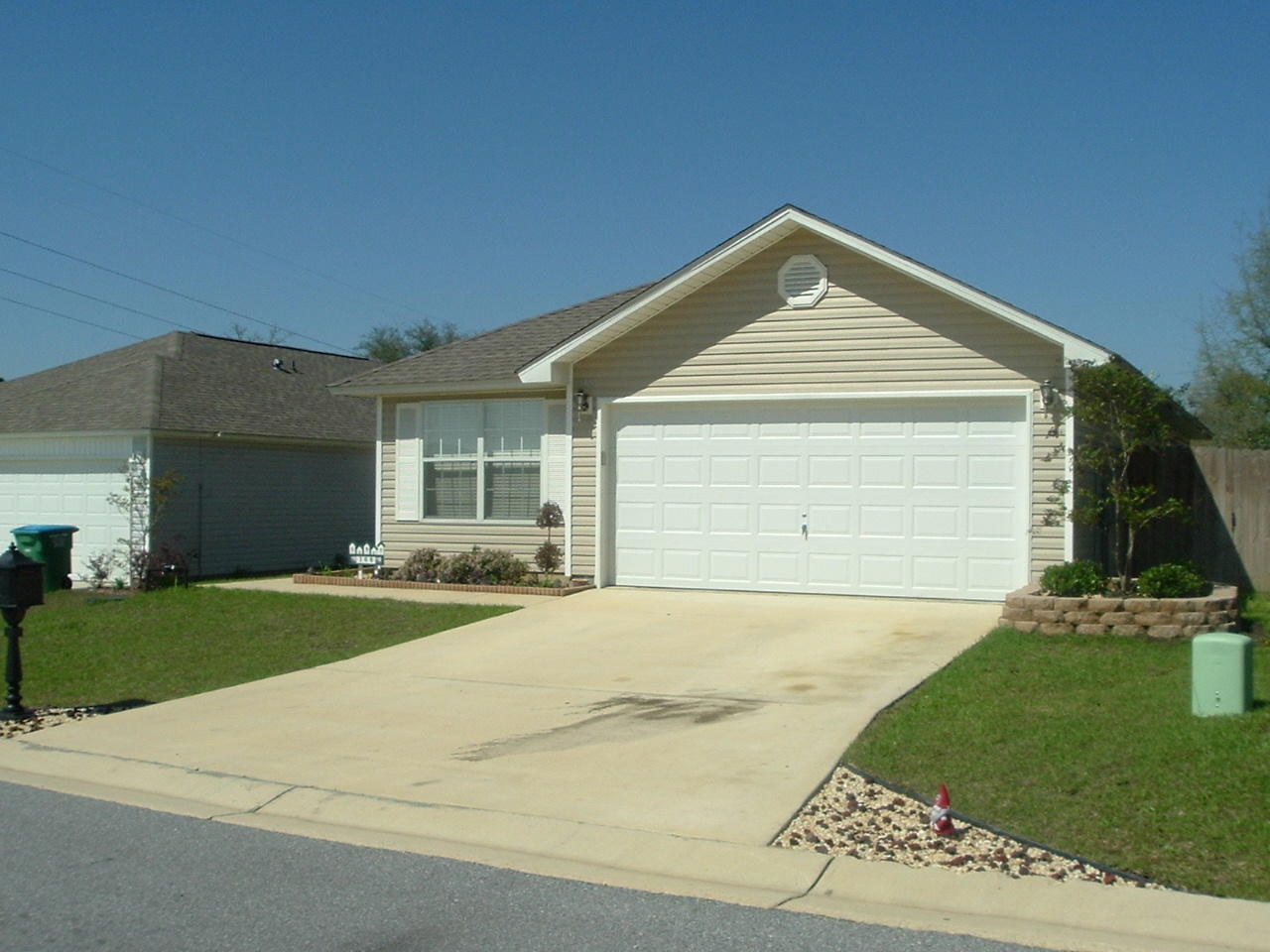 SOUTHWAY EST 2ND ADD LOT 12 BLK 1 - Residential Lease