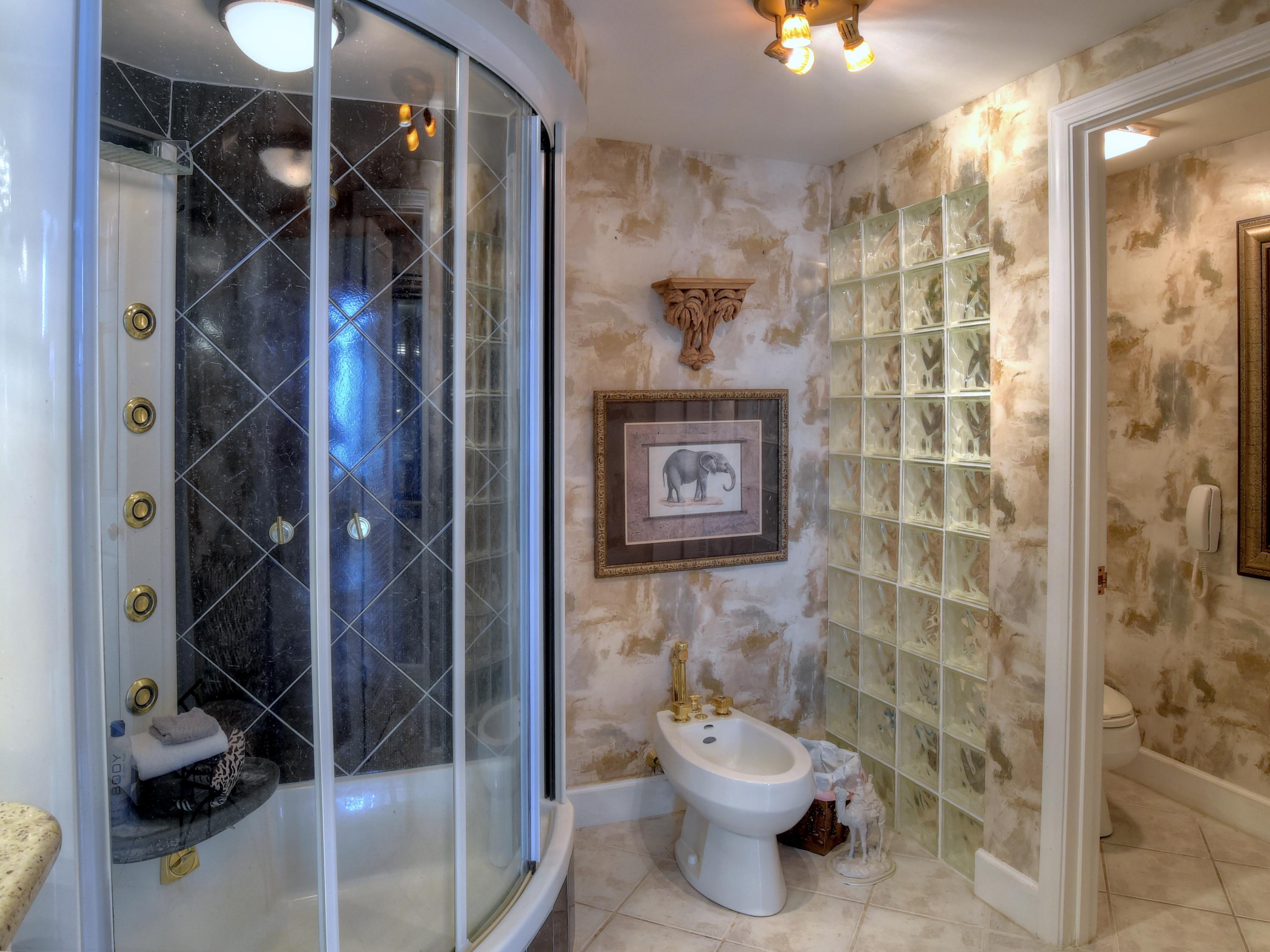 JADE EAST TOWERS - Residential