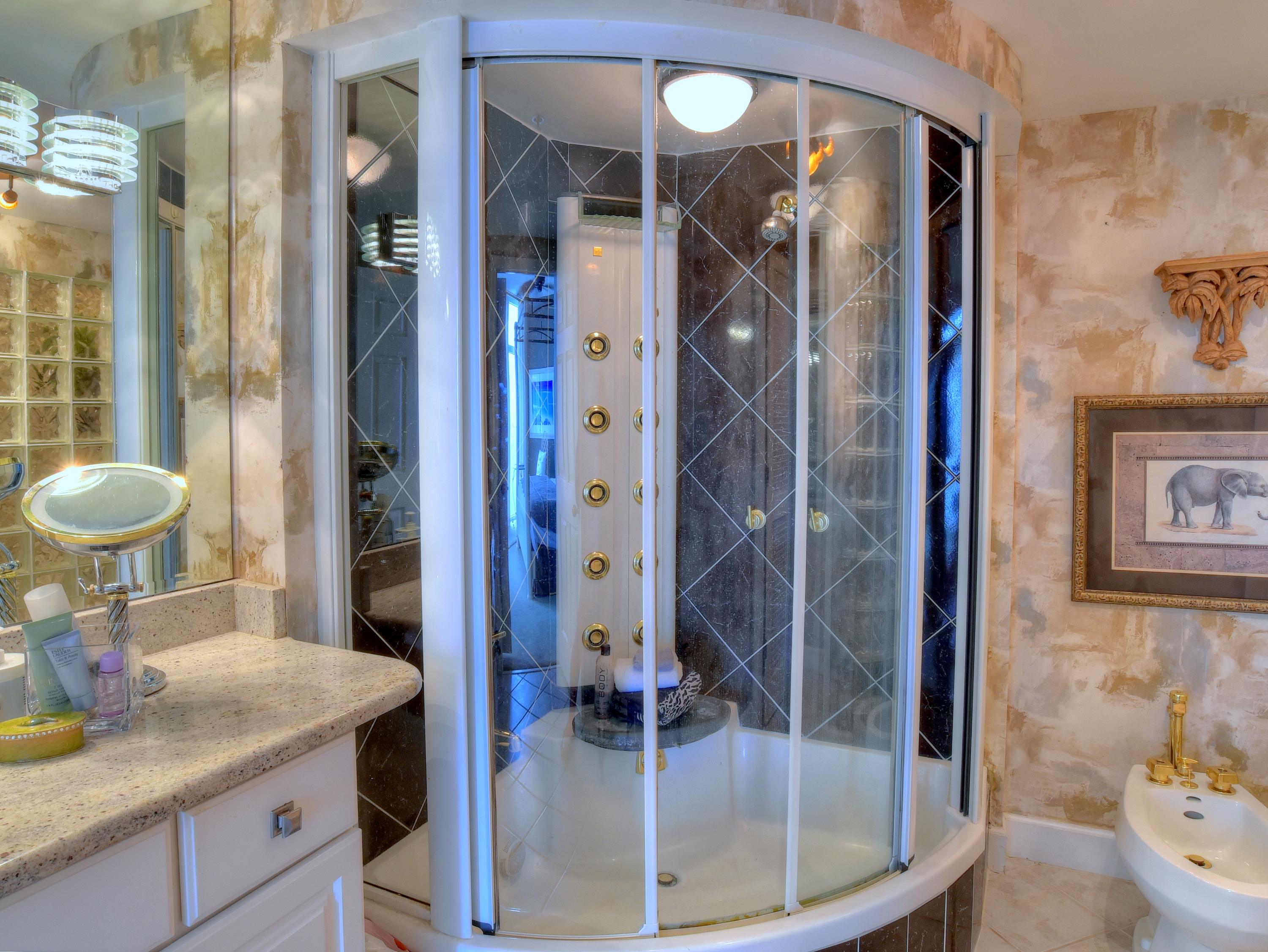 JADE EAST TOWERS - Residential