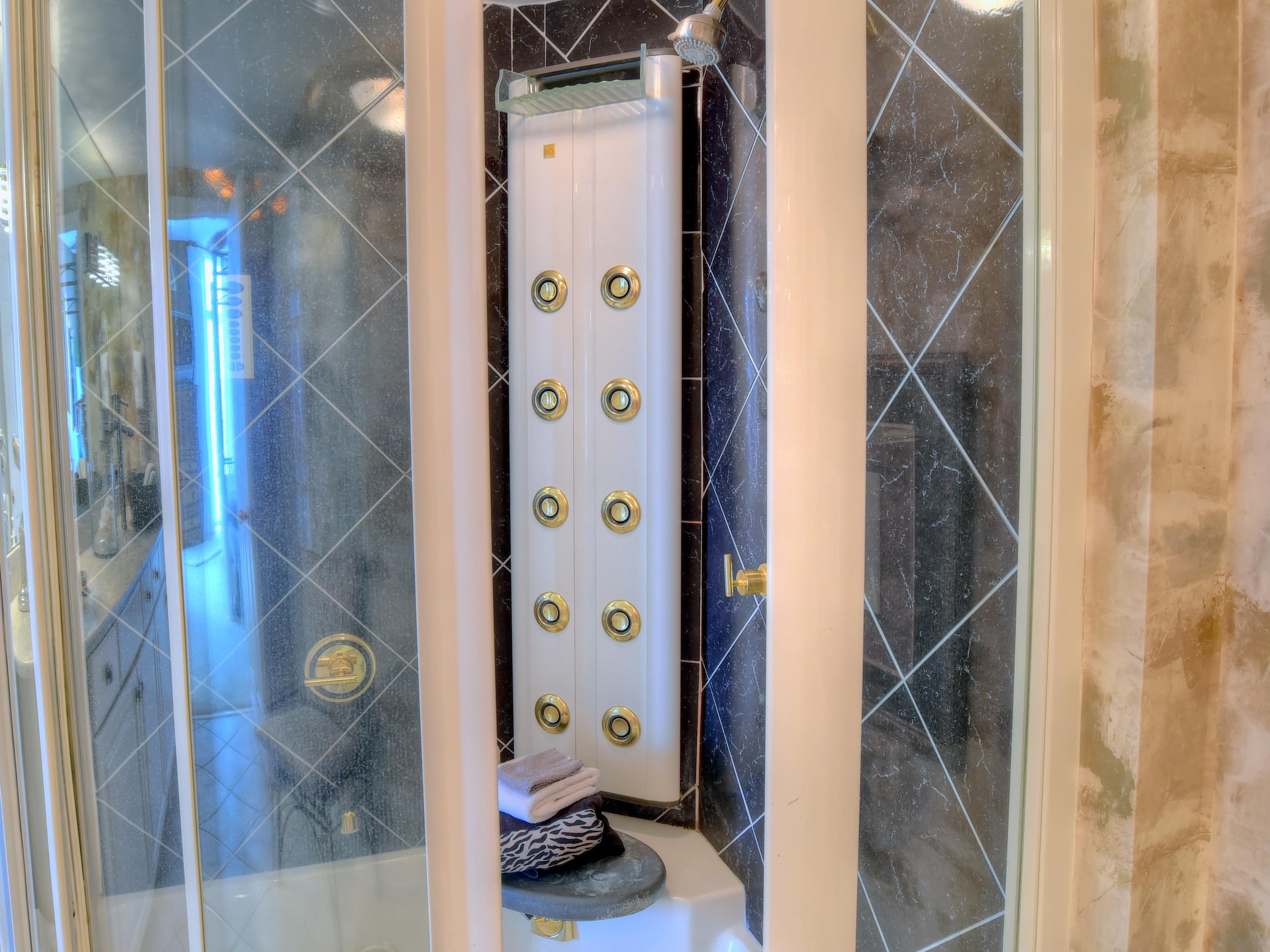 JADE EAST TOWERS - Residential