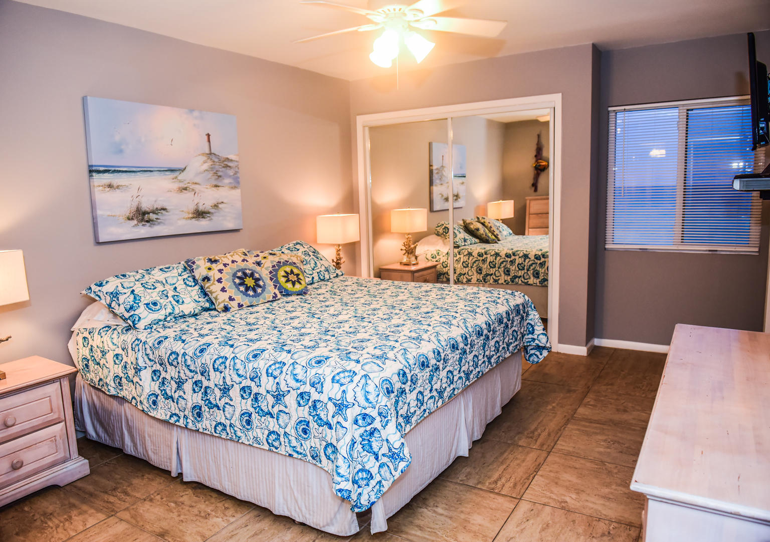 HOLIDAY SURF & RACQUET CLUB - Residential