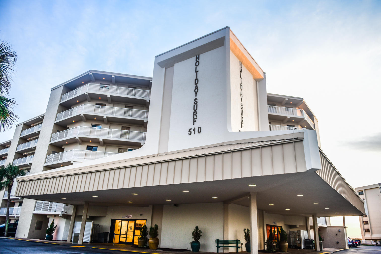 HOLIDAY SURF & RACQUET CLUB - Residential