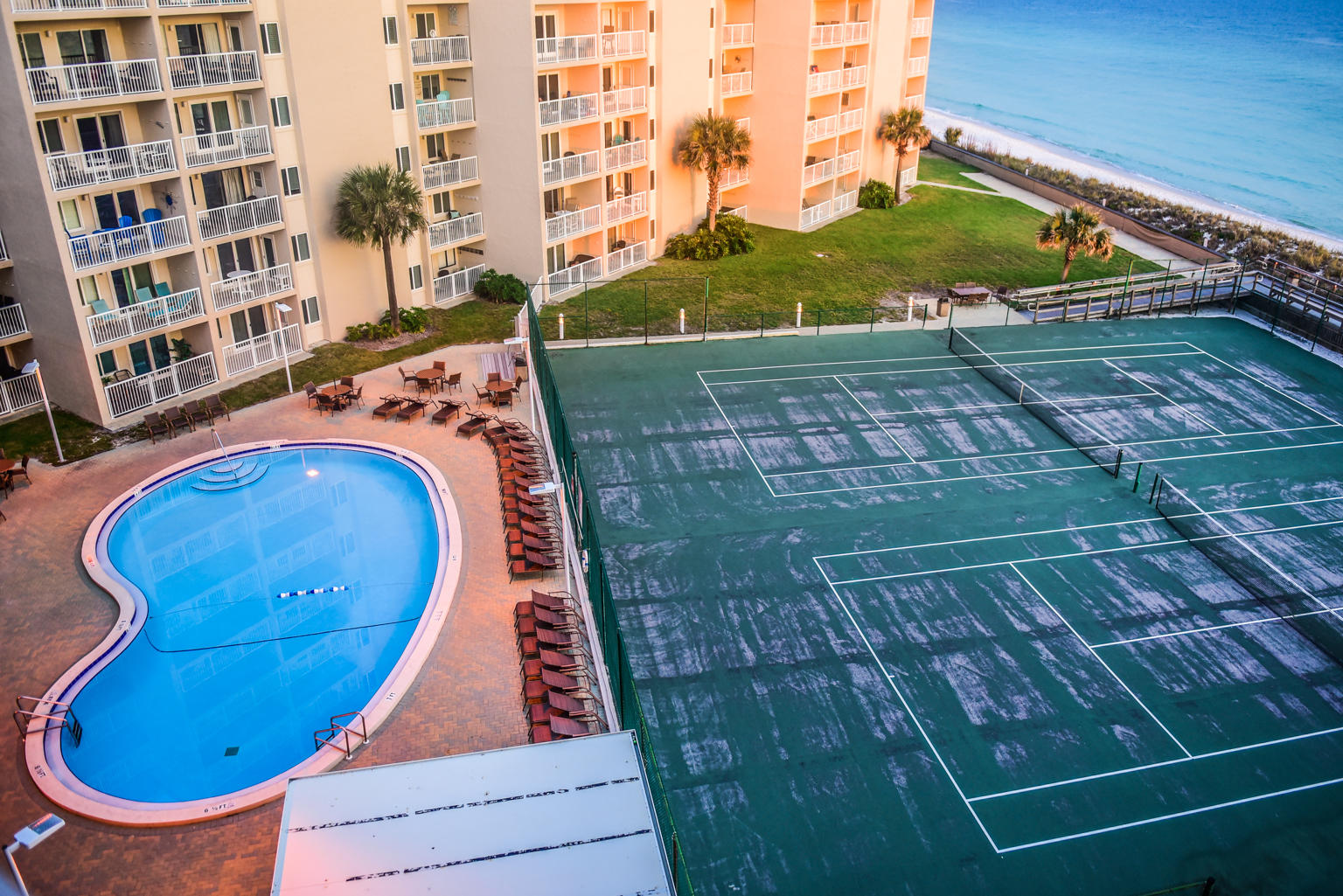 HOLIDAY SURF & RACQUET CLUB - Residential