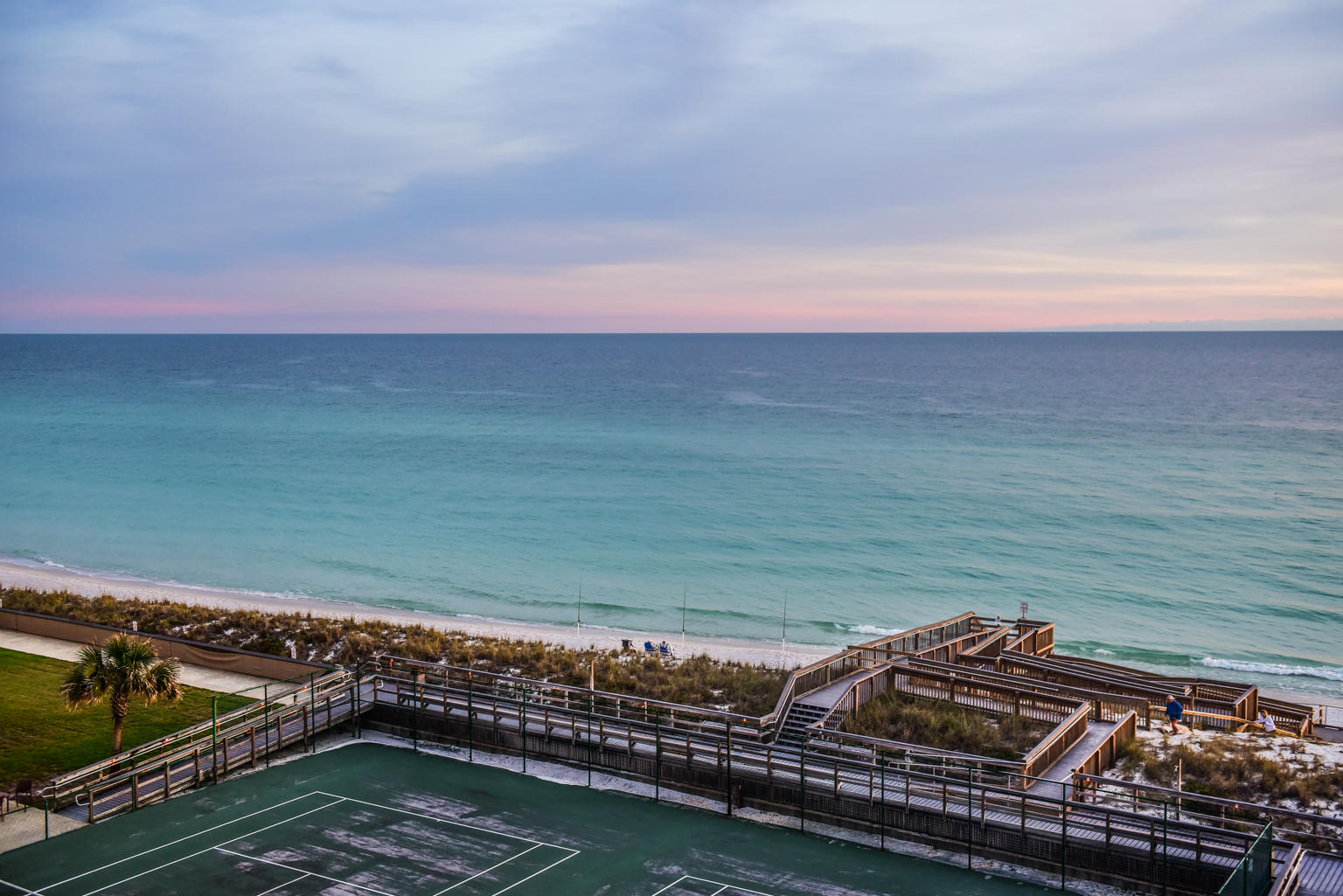 HOLIDAY SURF & RACQUET CLUB - Residential