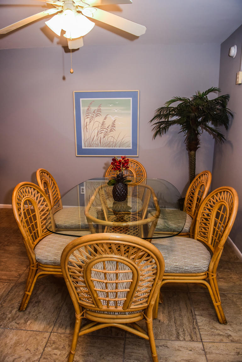 HOLIDAY SURF & RACQUET CLUB - Residential