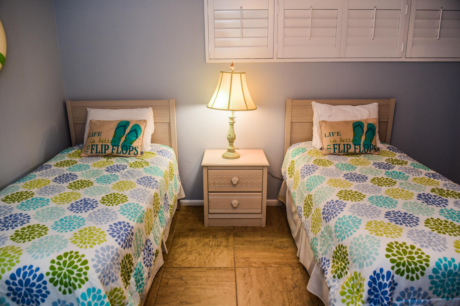 HOLIDAY SURF & RACQUET CLUB - Residential