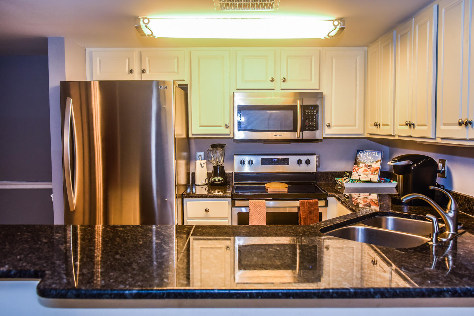 HOLIDAY SURF & RACQUET CLUB - Residential