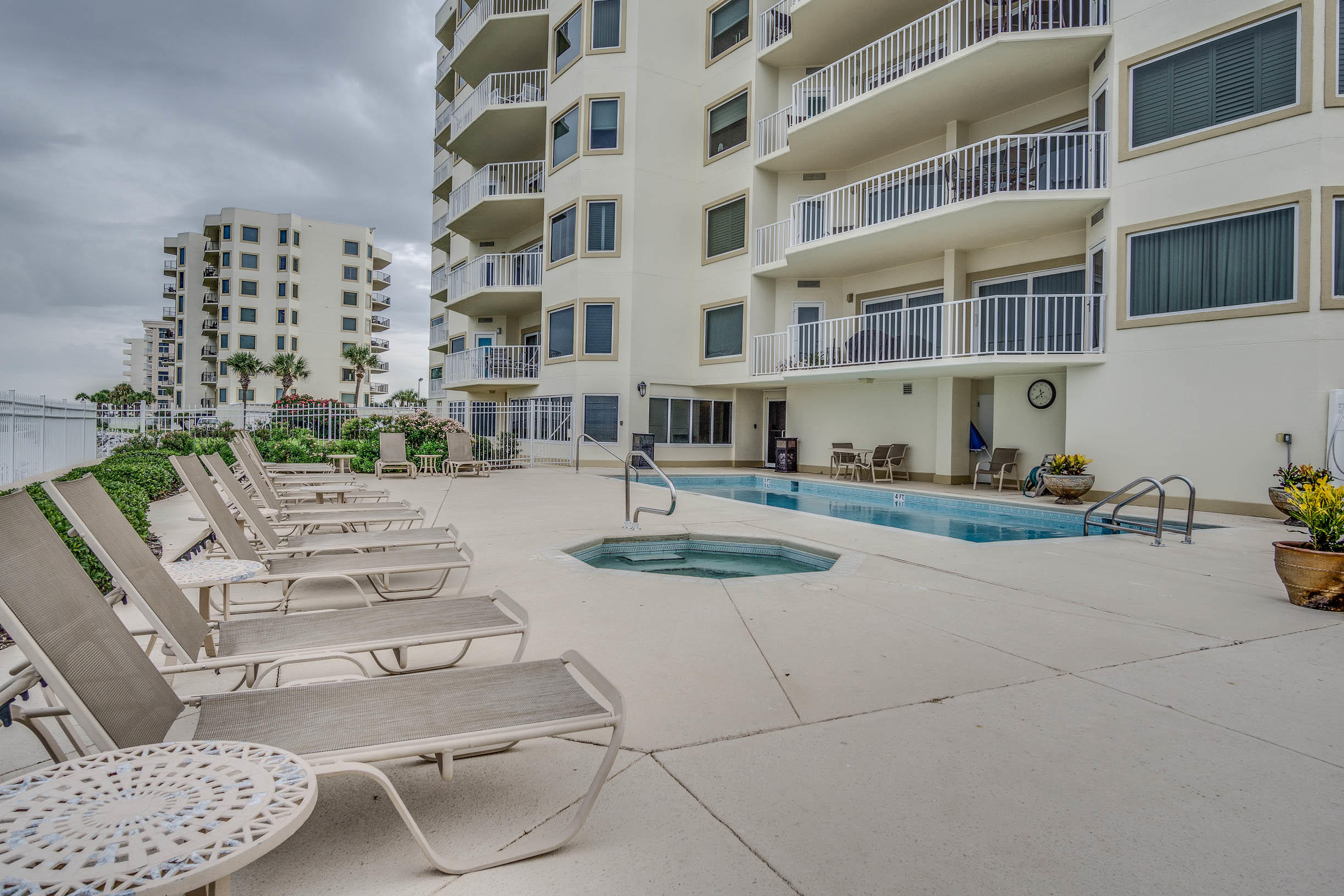 WATERVIEW TOWERS YACHT CLUB - Residential