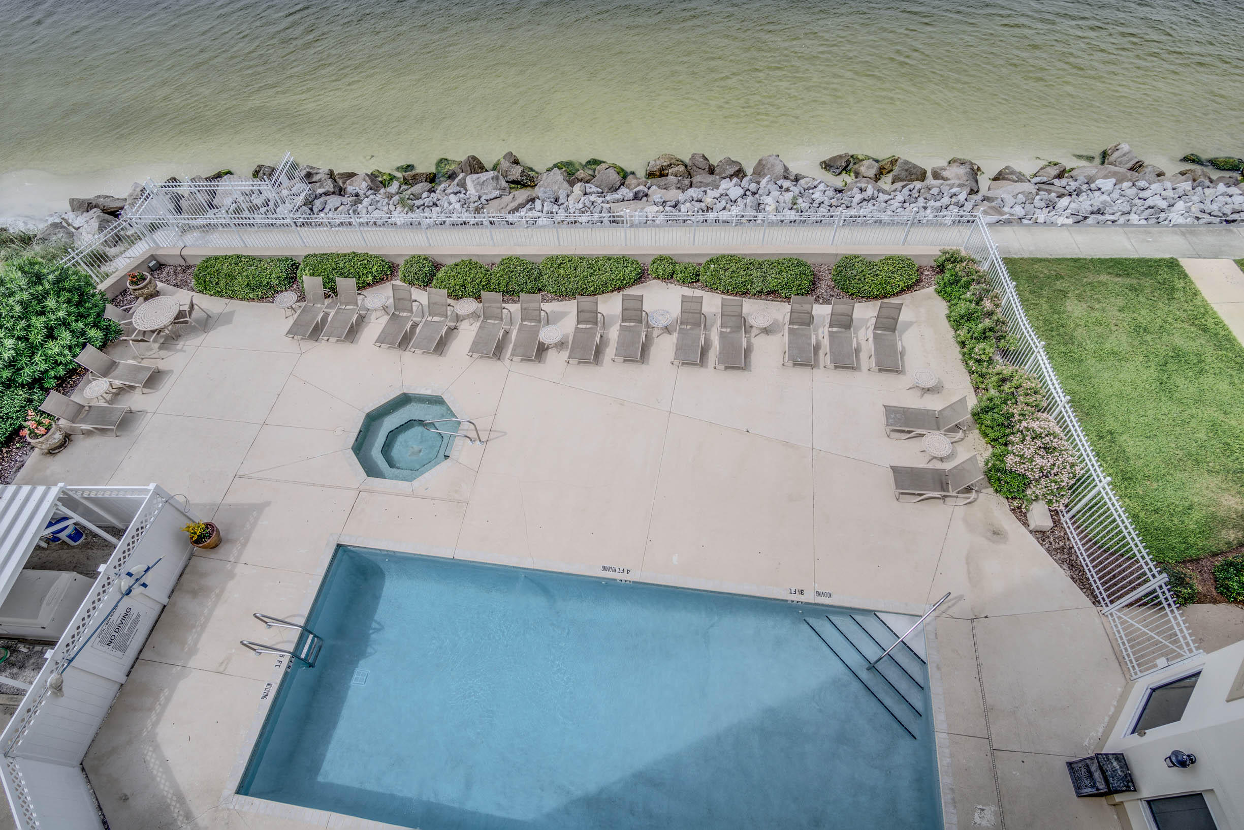 WATERVIEW TOWERS YACHT CLUB - Residential