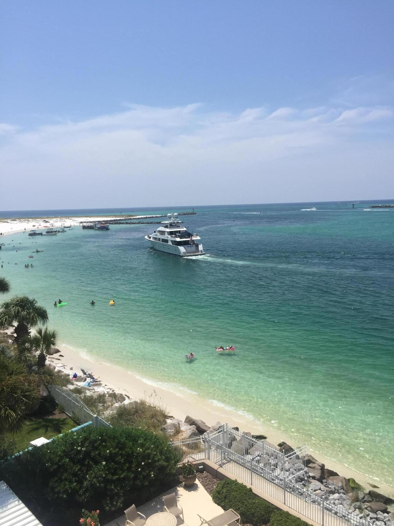 WATERVIEW TOWERS YACHT CLUB - Residential