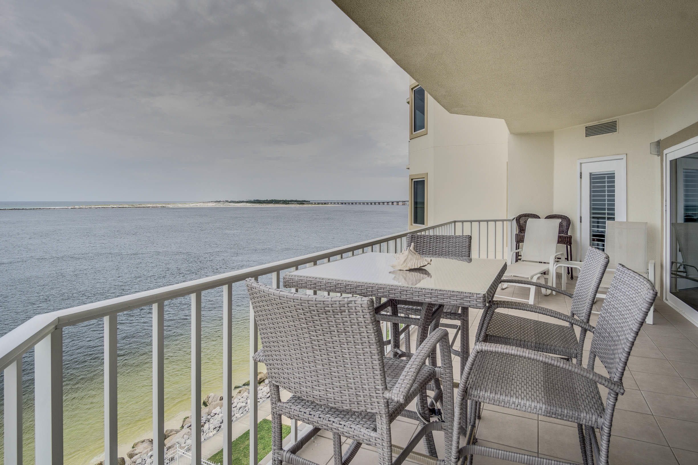 WATERVIEW TOWERS YACHT CLUB - Residential