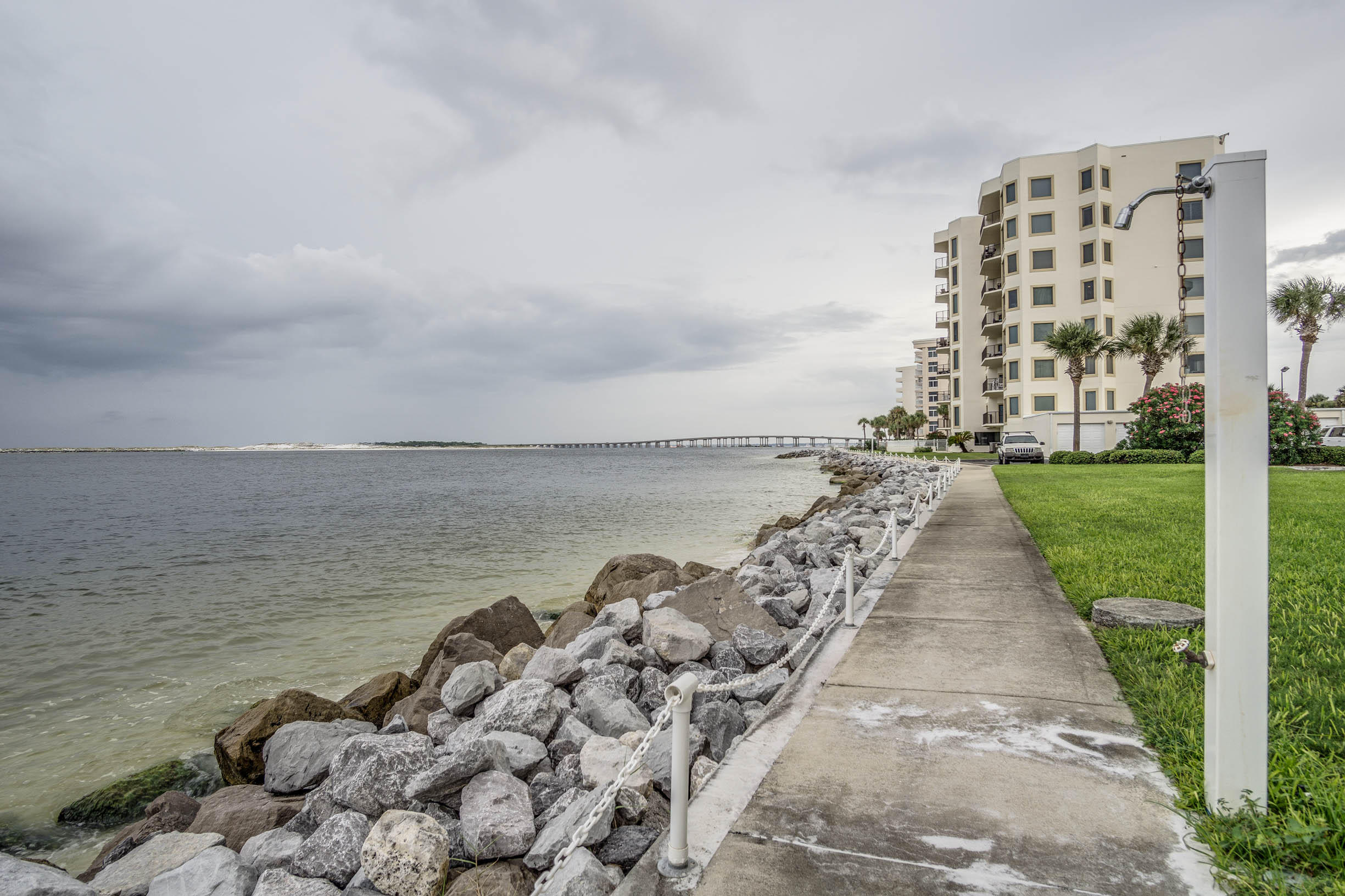 WATERVIEW TOWERS YACHT CLUB - Residential