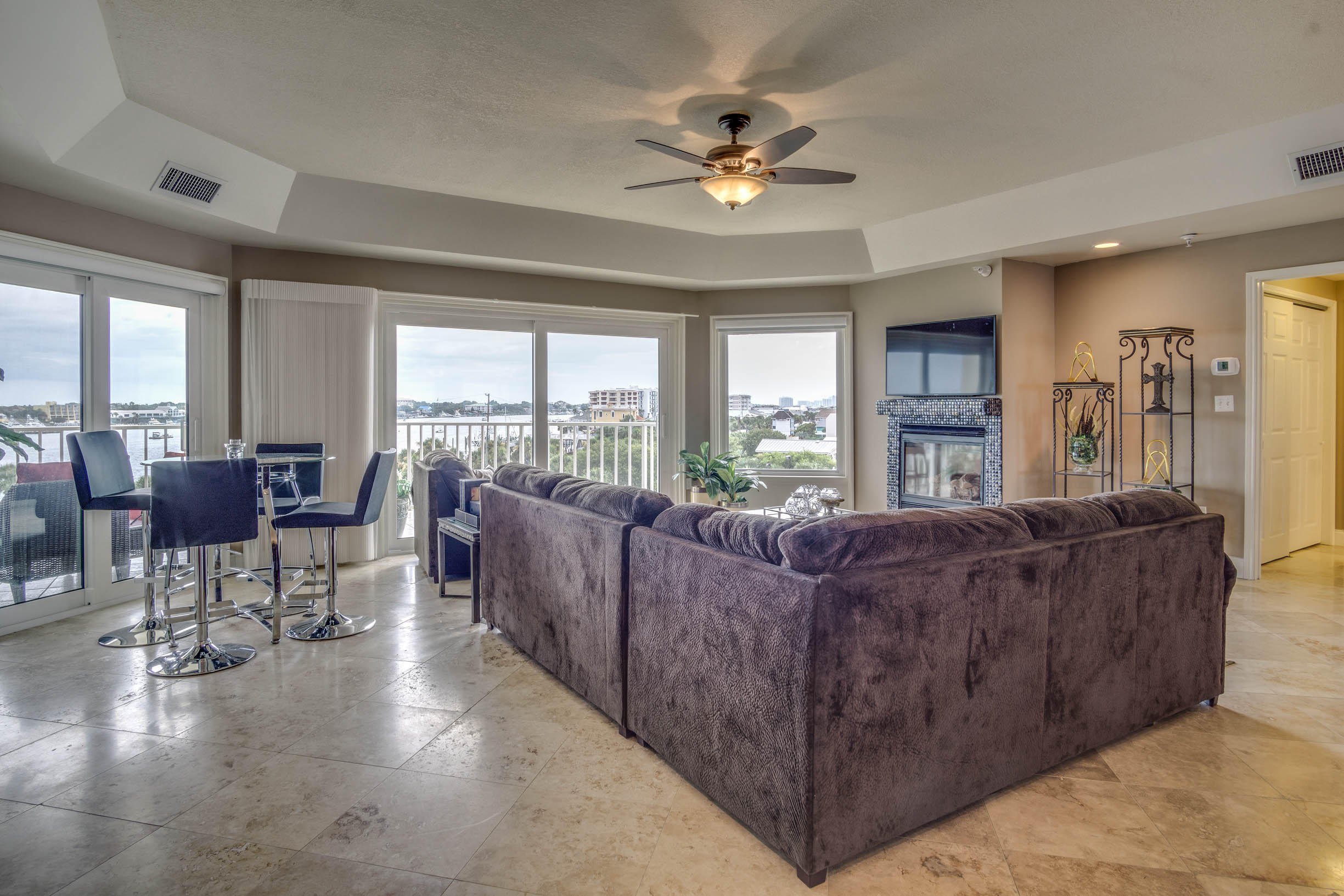 WATERVIEW TOWERS YACHT CLUB - Residential