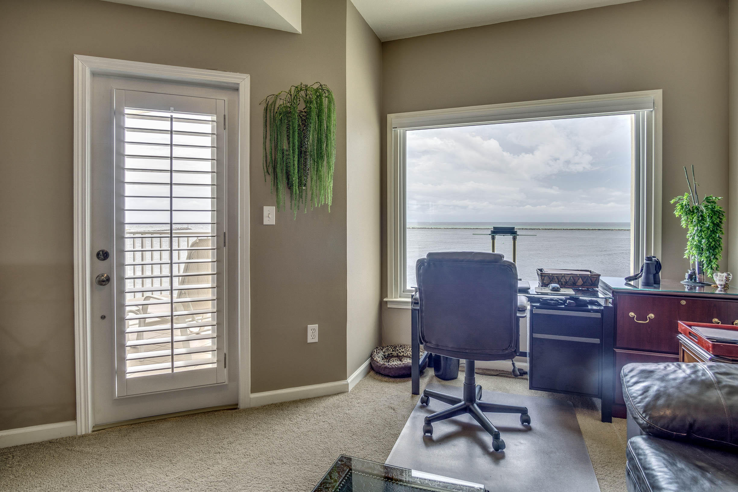 WATERVIEW TOWERS YACHT CLUB - Residential