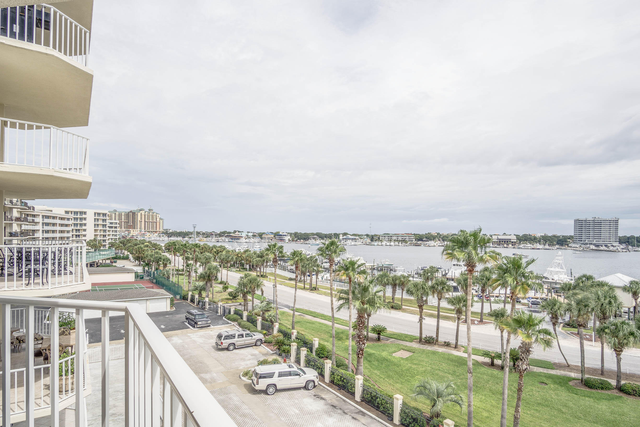 WATERVIEW TOWERS YACHT CLUB - Residential