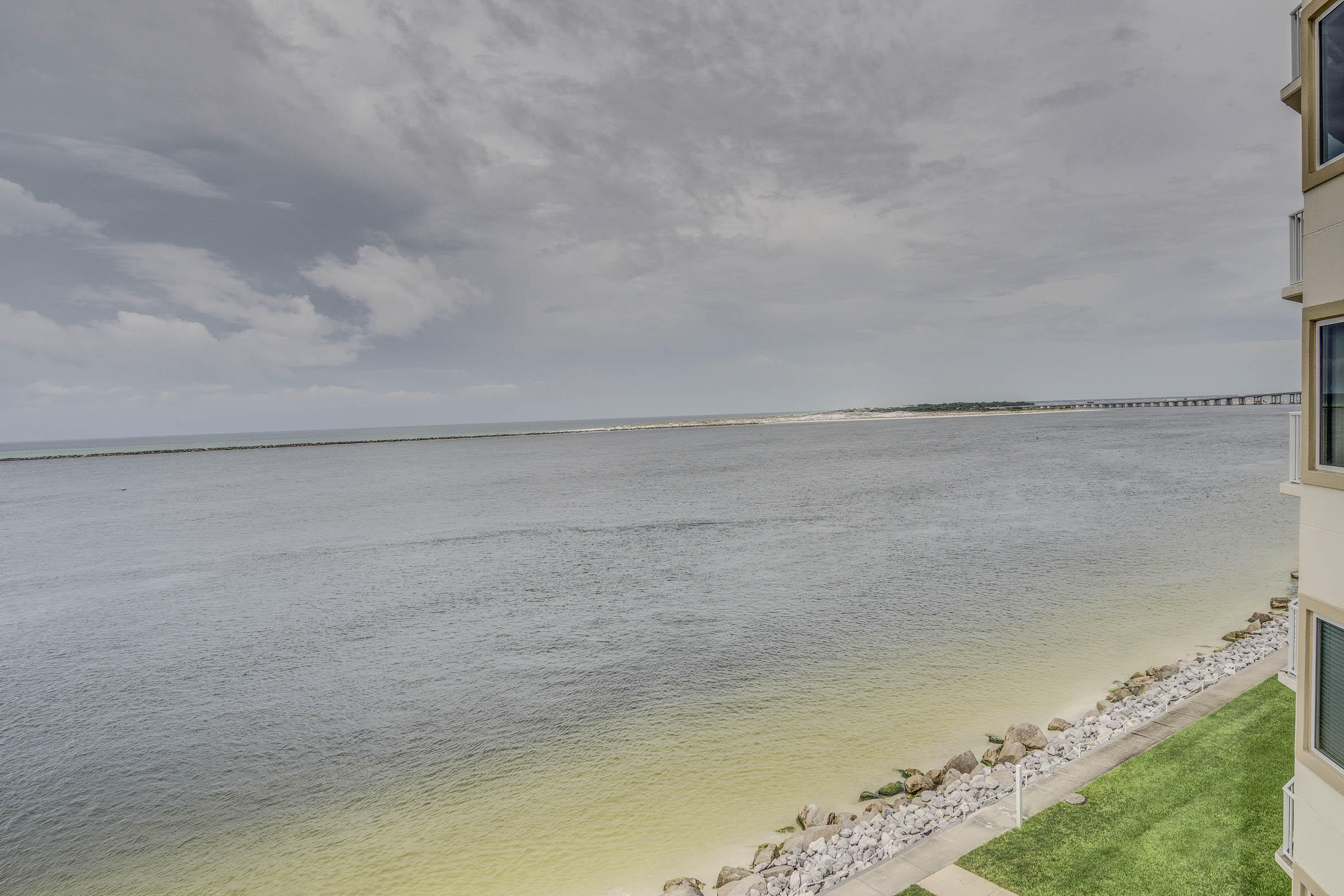 WATERVIEW TOWERS YACHT CLUB - Residential