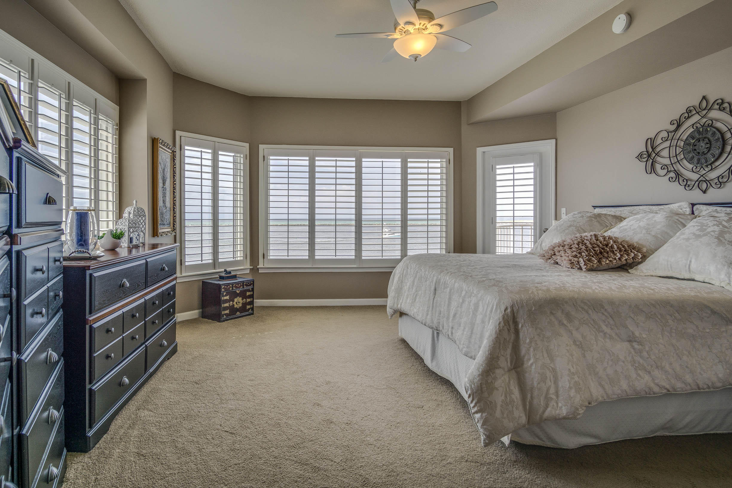 WATERVIEW TOWERS YACHT CLUB - Residential