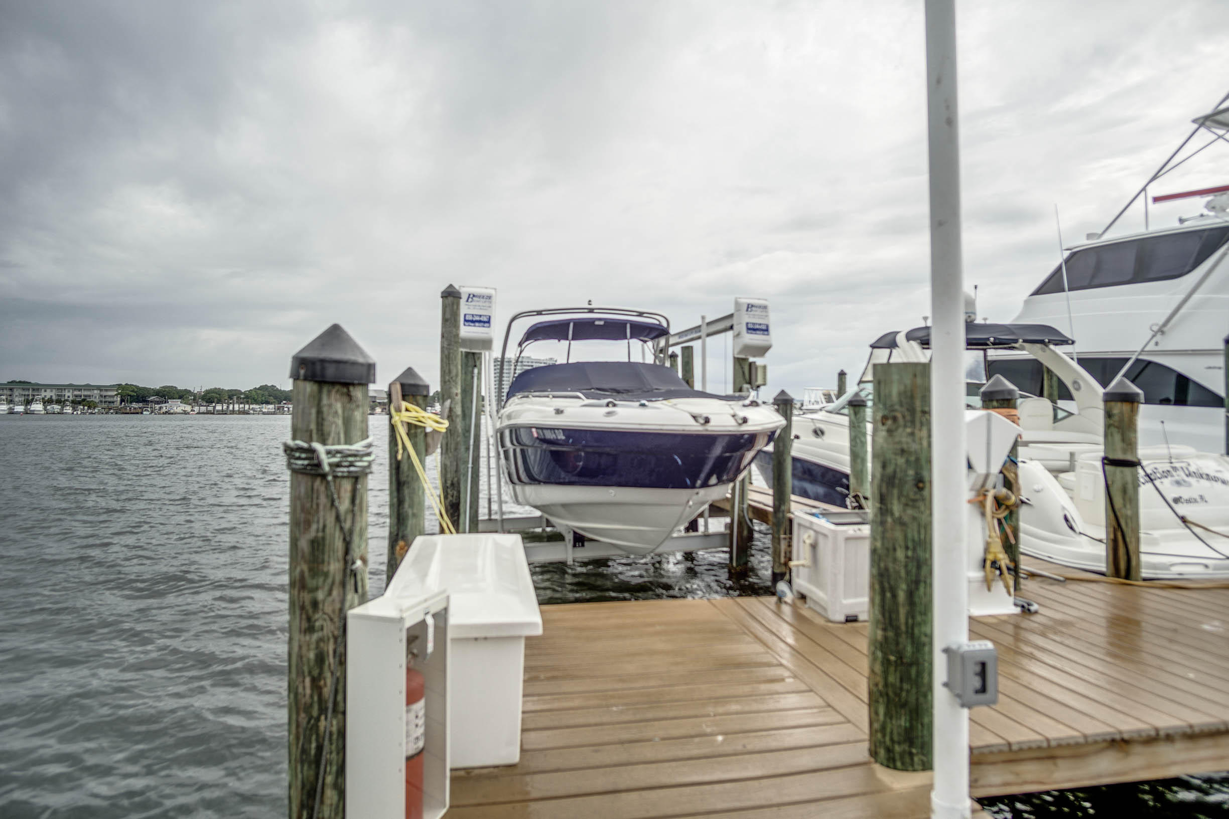 WATERVIEW TOWERS YACHT CLUB - Residential