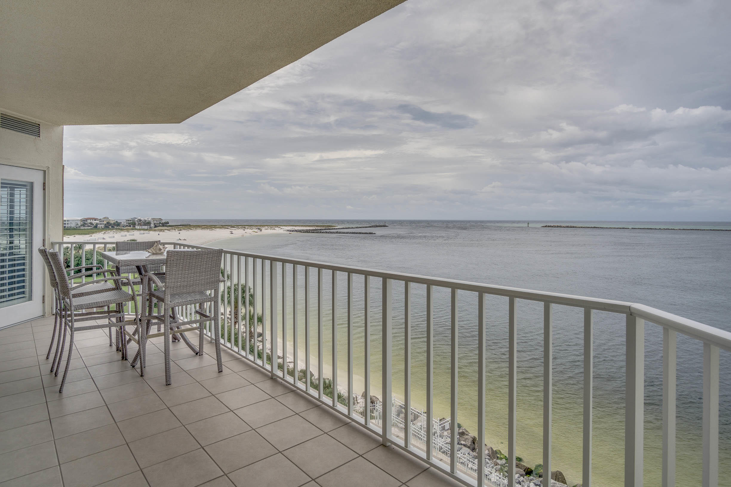 WATERVIEW TOWERS YACHT CLUB - Residential