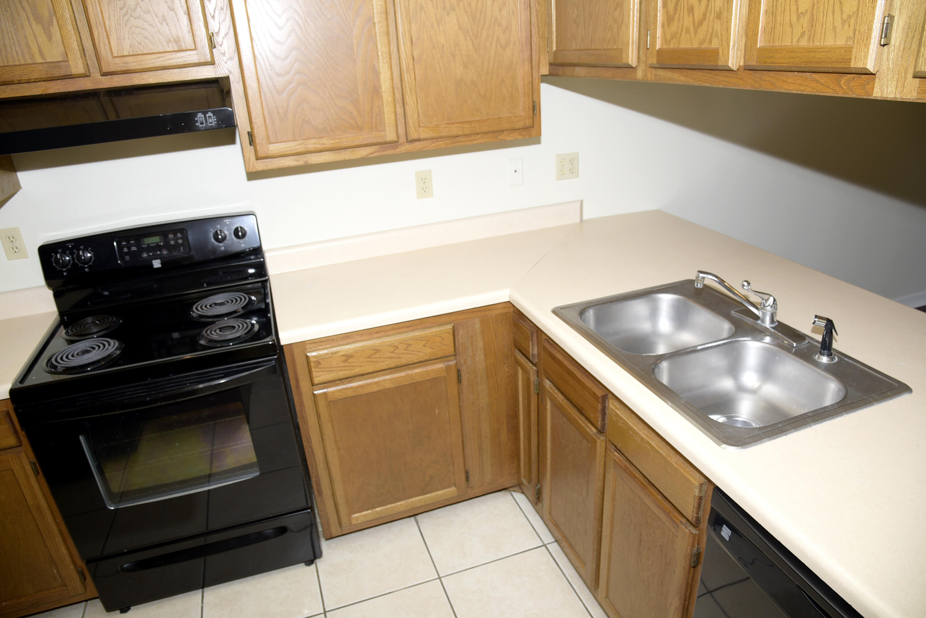 HIDDEN COVE T/H - Residential