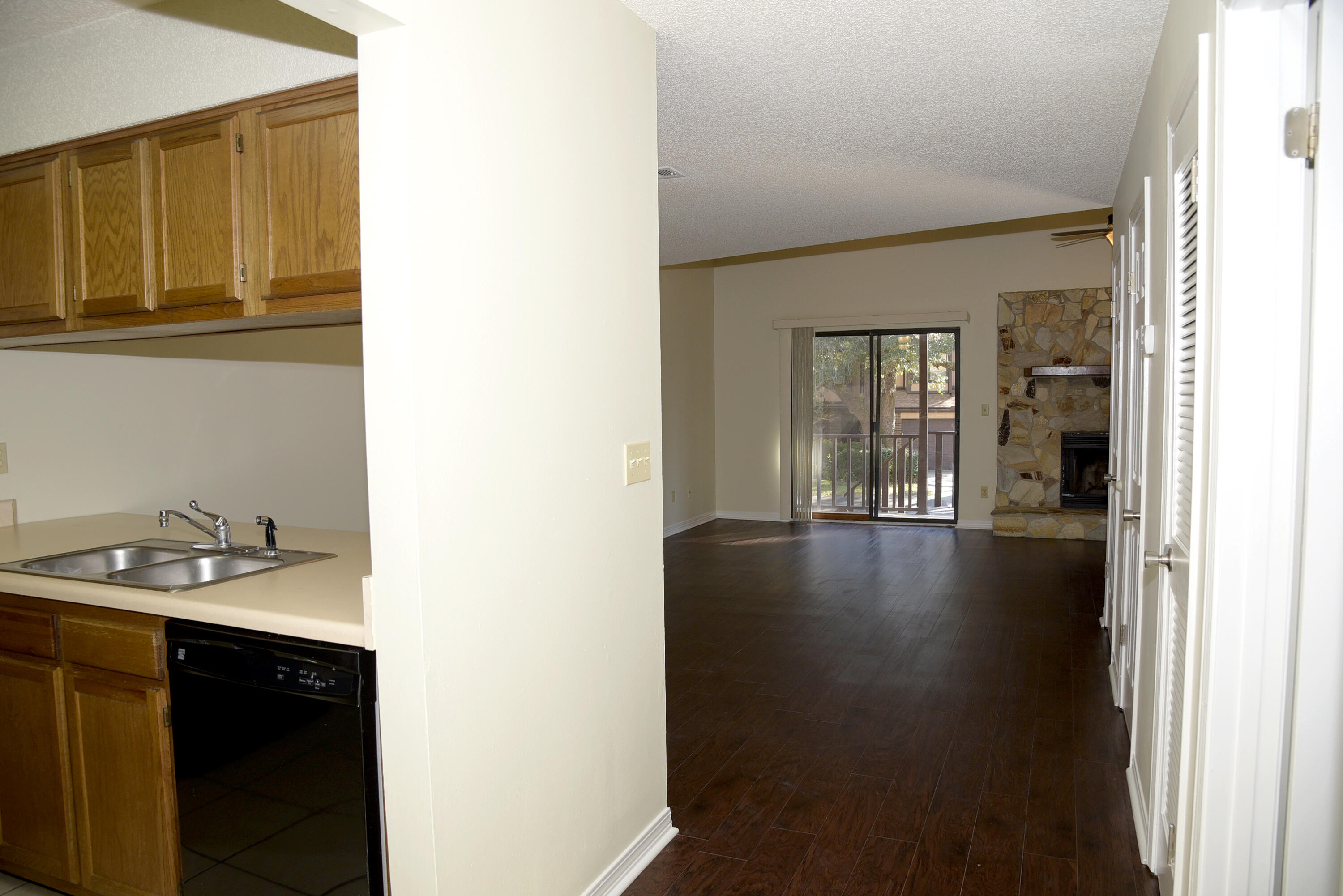 HIDDEN COVE T/H - Residential