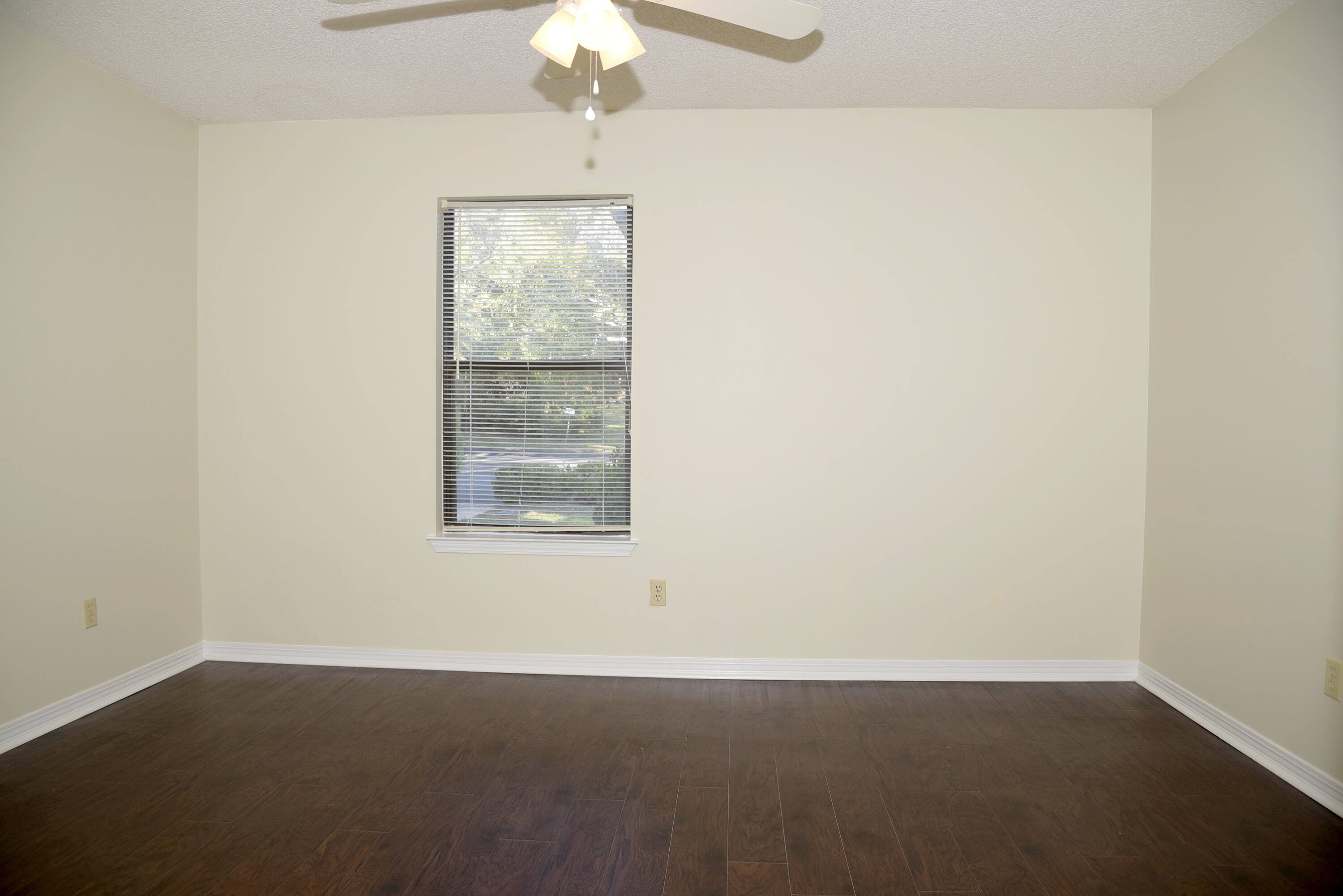 HIDDEN COVE T/H - Residential